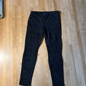 Women’s black patterned jeggings